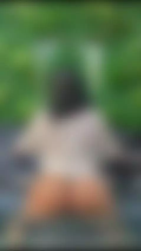 Behind me feels better. by renatablack