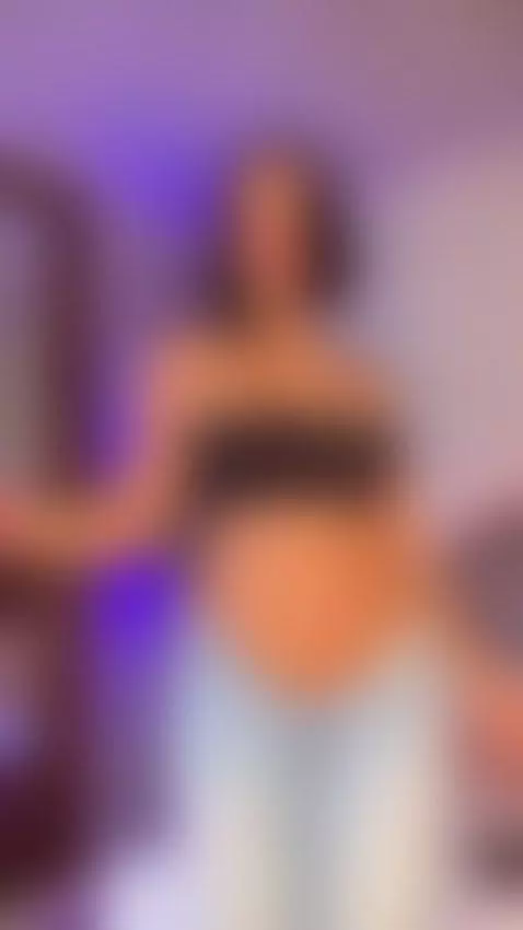 https://www.camsoda.com/es/renataa-black by renatablack