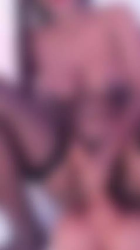 Big tits bounce when receiving tokens 👅🍑 by nymzieloren