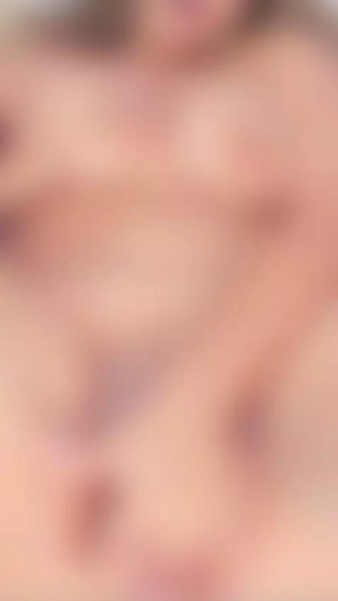 I'm live now... do you dare to come in and watch me play? 😈💋 by miamistrex