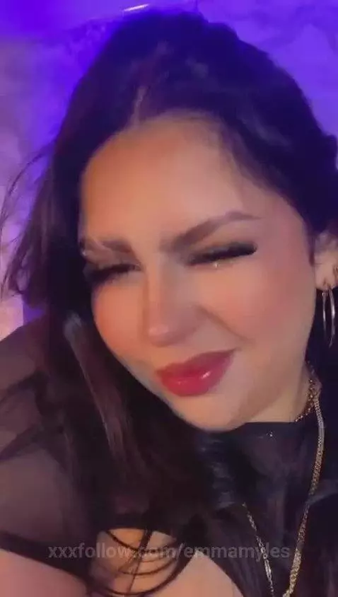 Do you like hot busty women? Are you in the right room, shal... by emmamyles