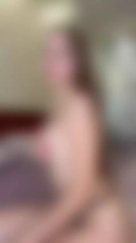 Come for the pics, stay for the vibe 💋 by emmaamain