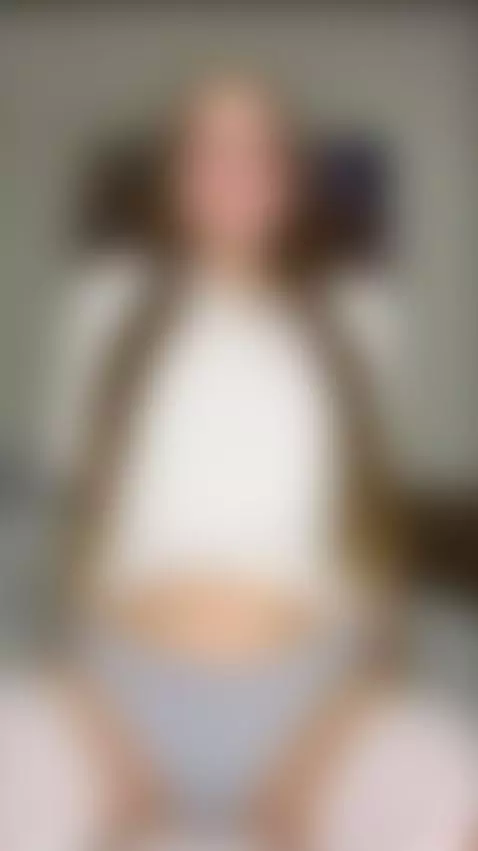 All eyes on me — but not all get the view 😈 by emmaamain