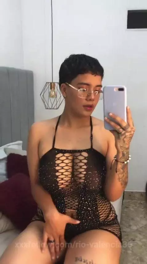 What do you think of my outfit? I look sexy. by rio-valencia36