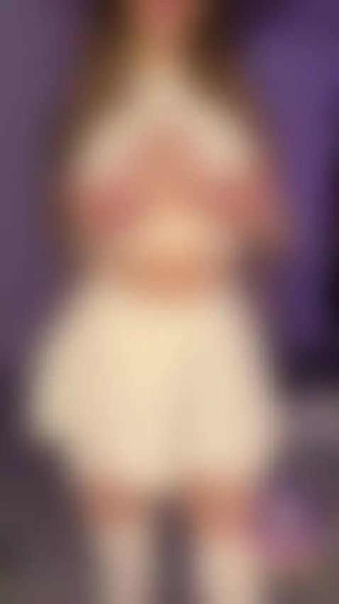 Sexy bombshell with ginormous breasts and curls dances solo ... by adriannasavu