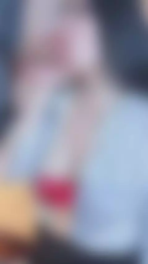 My boss offered me a raise if I give him a really good blowj... by ariabonnet