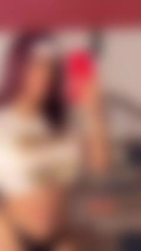 AMOR IH 
https://es.chaturbate.com/b/gavii_loveck/
GUENE AND... by gavi-loveck