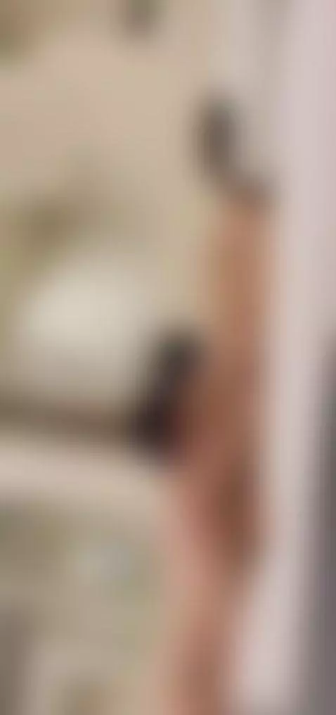 comiendo 😋 by mysticbite