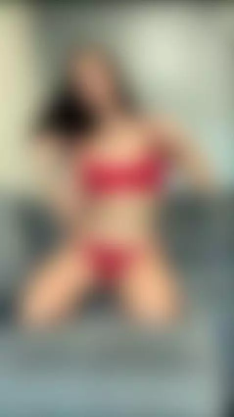 Her eyes are like a sip of sunlight on a cloudy day ☀️
Tap f... by evierouge