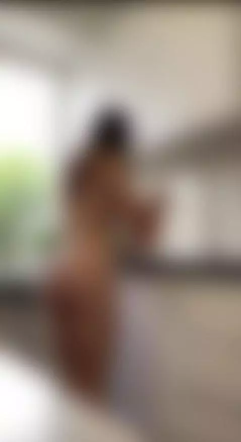 Interesting girl and engaging content — subscribe! 😍 by evierouge