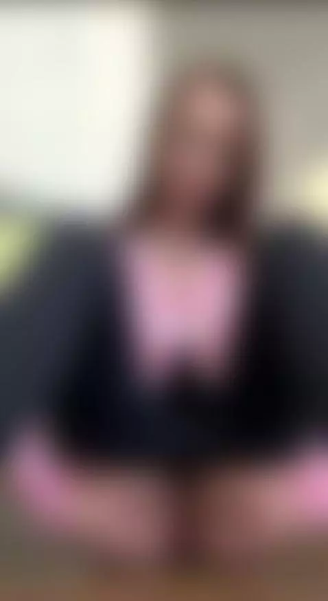 Her style — inspiration! 💃 Tap the link. 🔗 by evierouge