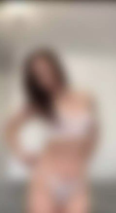 An uplifting smile! 😃 Don’t forget to subscribe — link in bi... by evierouge