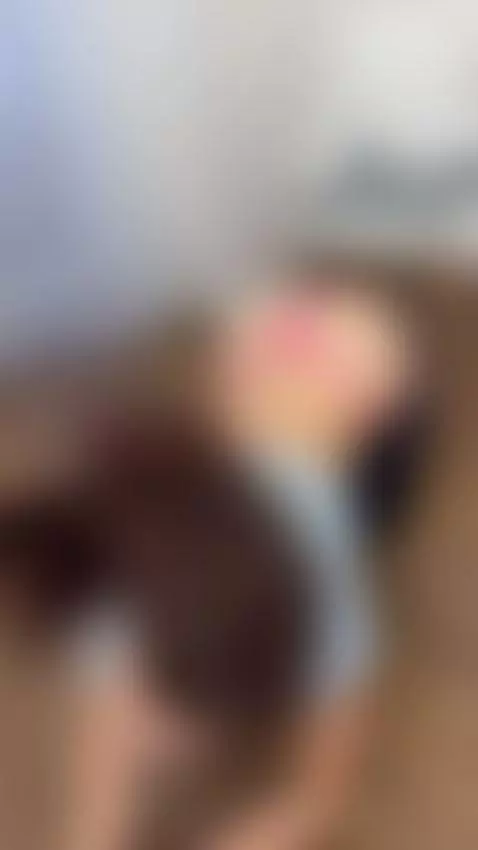 I lower my leggings just enough to drive you crazy 😏🍑 by evierouge