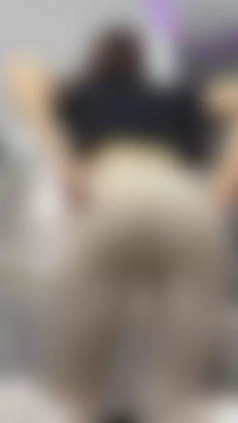 How do you like my back view? 😜🍑 by evierouge