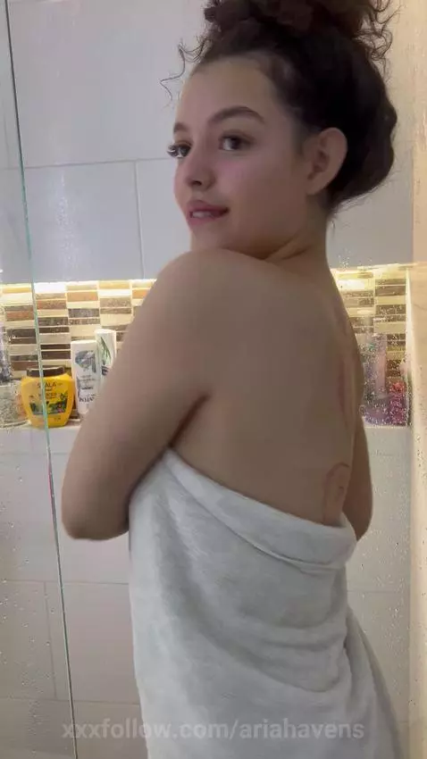 So Wet You Can Almost Feel It 💦😳 by ariahavens