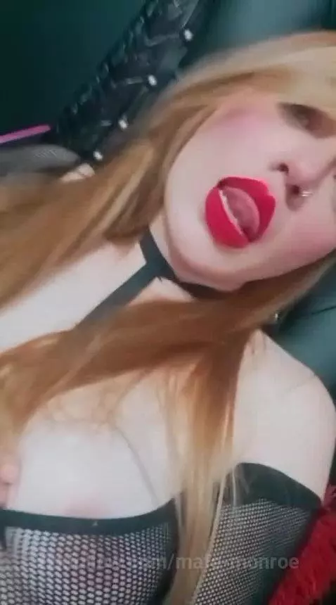 ONLINE JUST NOW!! by mafe-monroe