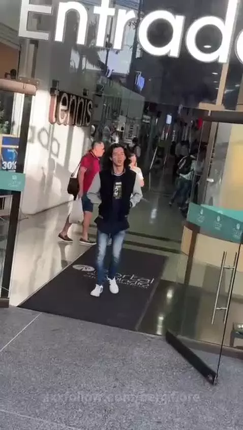 If this is my abdomen, do you imagine what's below? by benjifiore