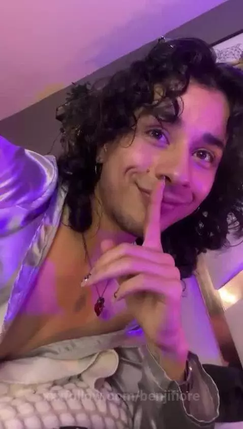 You want to make my ass vibrate very hard by benjifiore