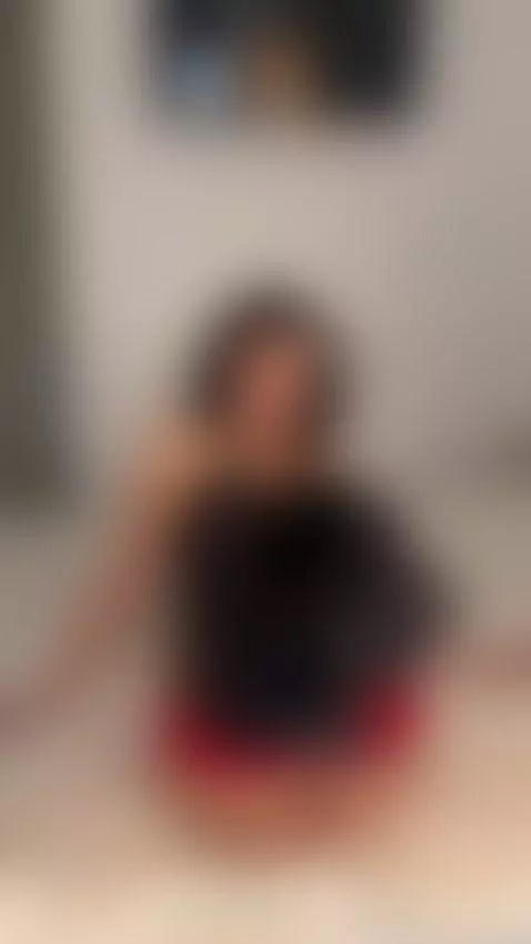 She spreads her legs and teases with feet by darianaaaa