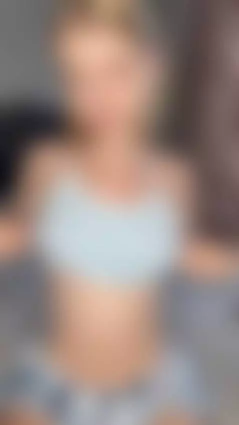 🍑 Just a bend… Wanna see me spread wide? → It’s in my profil... by nikaoss