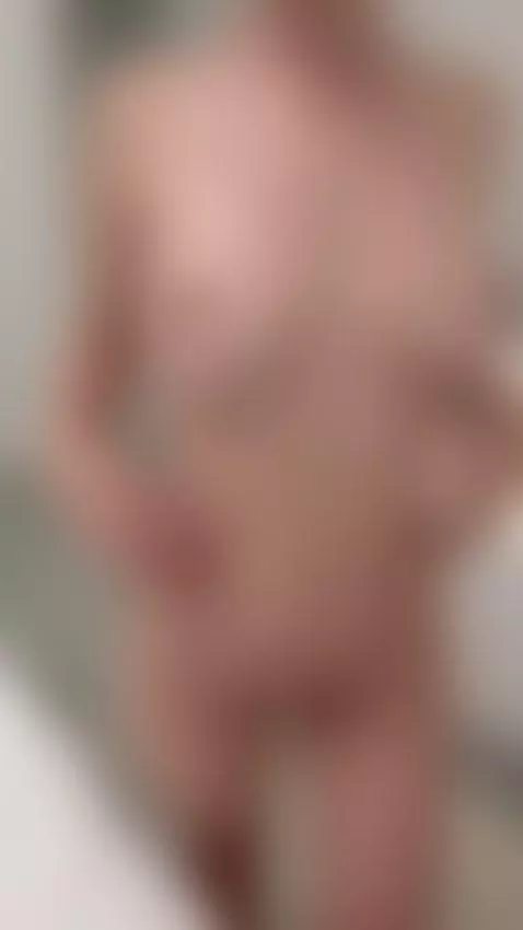I’m a cock-hungry cum guzzler. Feed me daddy 😈 by nikaoss