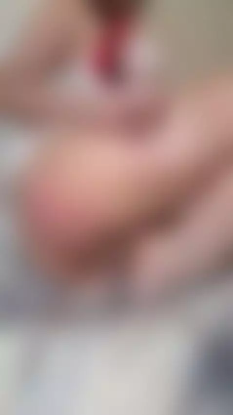 I’m a cock-hungry cum guzzler. Feed me daddy 😈 by nikaoss