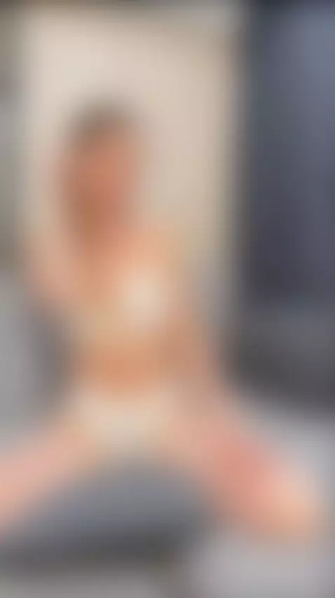 She’s like calm in a noisy world 🌸
Follow if you feel that w... by josephineblush