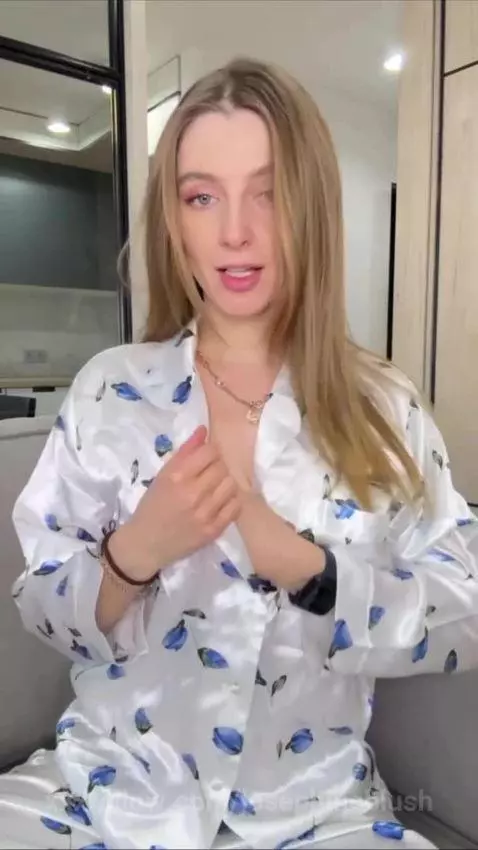 Sweet girl with a smile 😊 Follow and stay tuned for new vide... by josephineblush