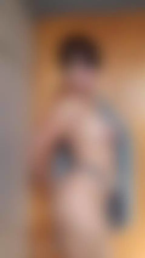 CON O SIN CAMISA? by andregok