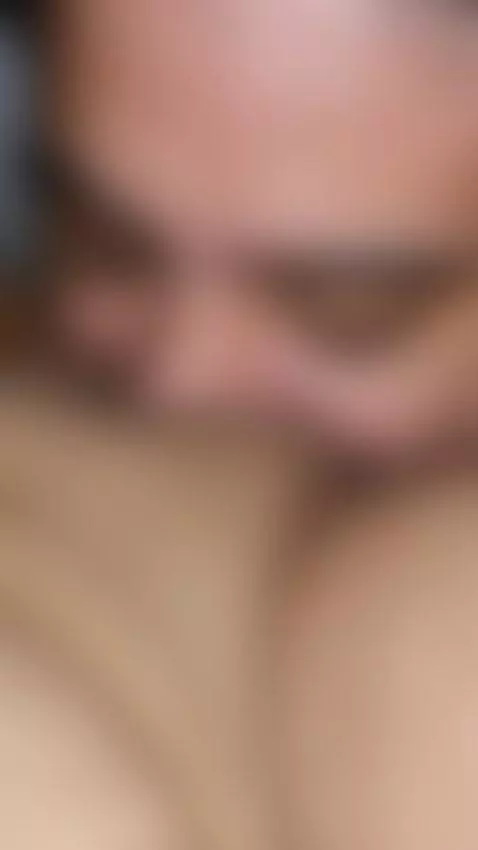 QUE HERMOSO COMO ME CHUPA MI VECINO by andregok