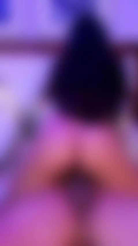 Do you want to touch my girl's great ass?🍑 Imagine it on you... by cloexbilly