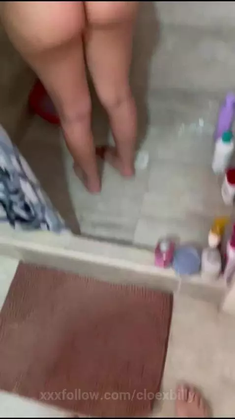 I found my girlfriend in the bathroom and it makes me horny ... by cloexbilly