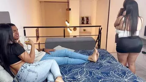 novia celosa deja a su novio con amigas by matinanipps