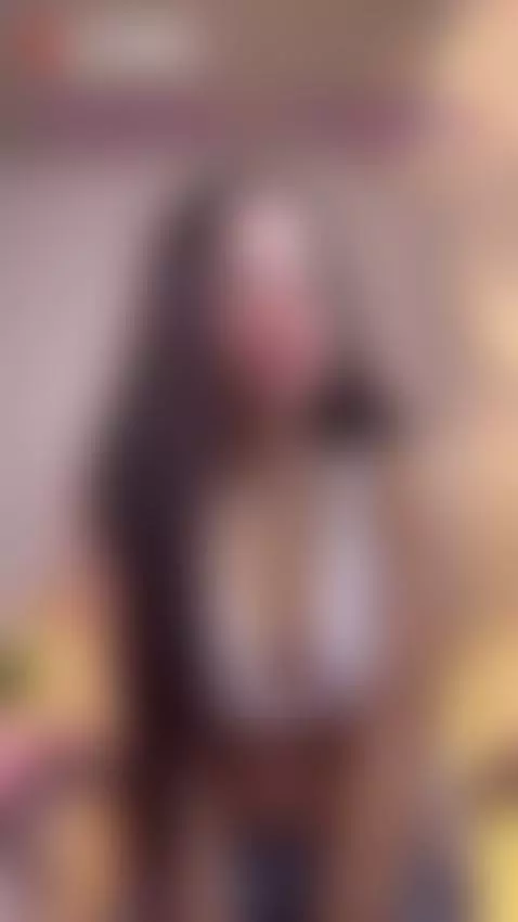 💋I’m live now, babes
Come play with me on by melifluaa