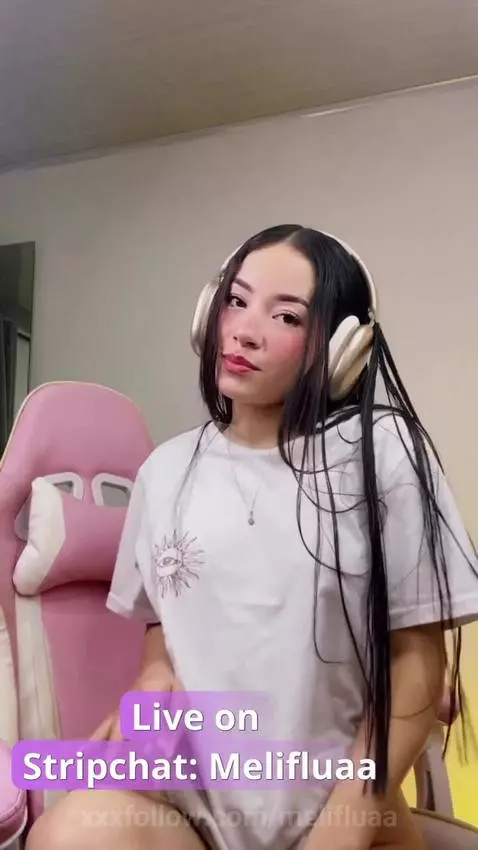 "I’m online, baby… come tease me by melifluaa