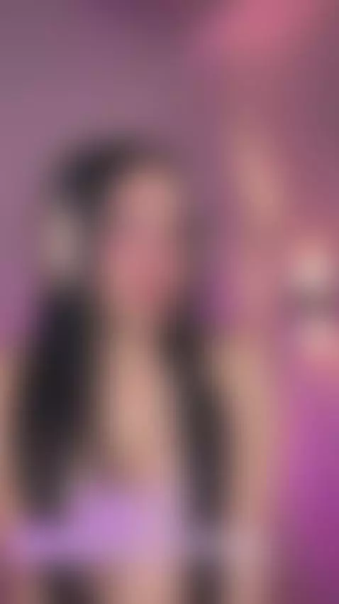 I’m LIVE right now, waiting for you… come play with me! 🩷 by melifluaa