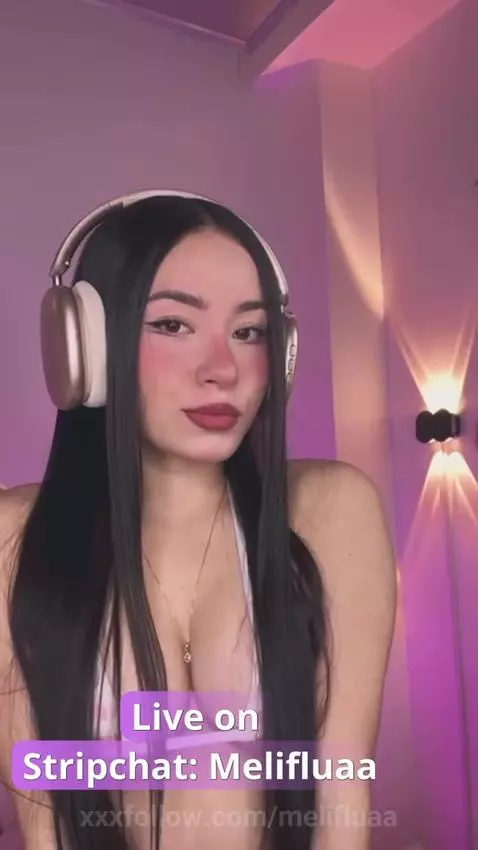 I’m LIVE right now, waiting for you… come play with me! 🩷 by melifluaa