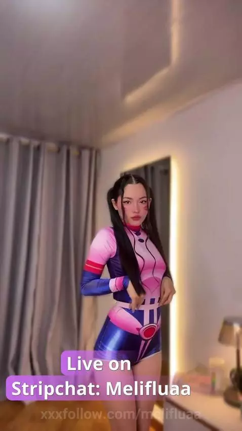 🩷I’m streaming LIVE  join me and let’s share a special momen... by melifluaa