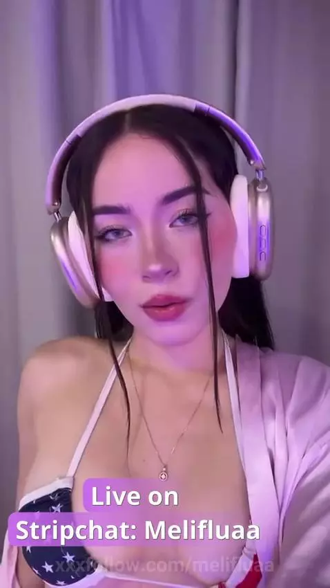 🩷Hey loves, I’m online right now  Come join my live and let’... by melifluaa