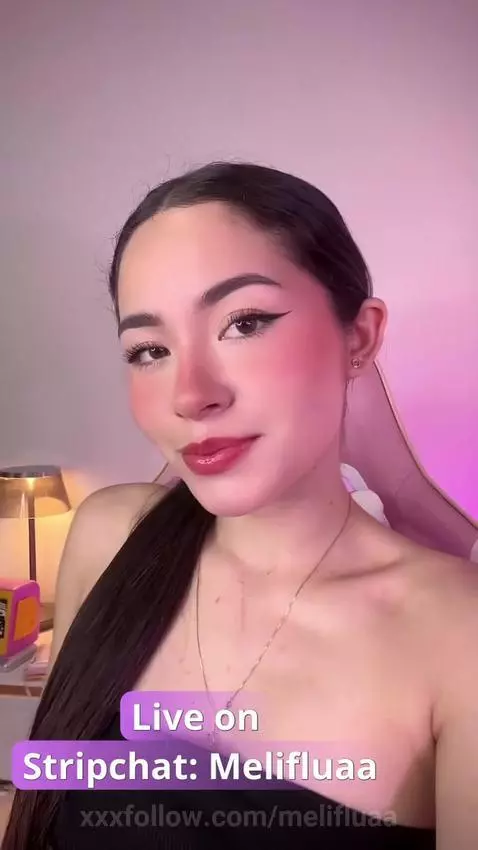 I’m LIVE right now, waiting for you… come play with me! 🩷 by melifluaa