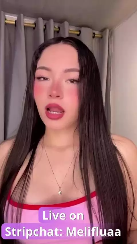 🌸 En vivo ahora mismo / Live right now 🌸
Ven a disfrutar mi ... by melifluaa