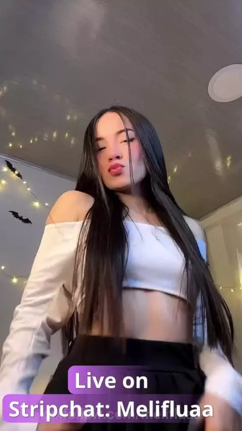 I’m live, you’ll love the view... (Estoy en vivo, te encanta... by melifluaa