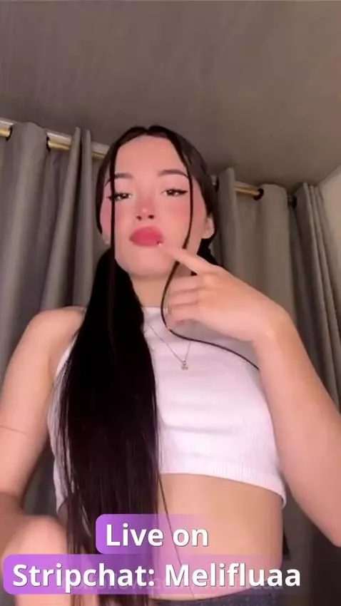 I’m live, can you feel the heat? Estoy en vivo, ¿puedes sent... by melifluaa