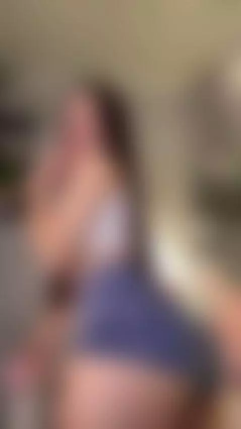 I’m live… come join me by melifluaa