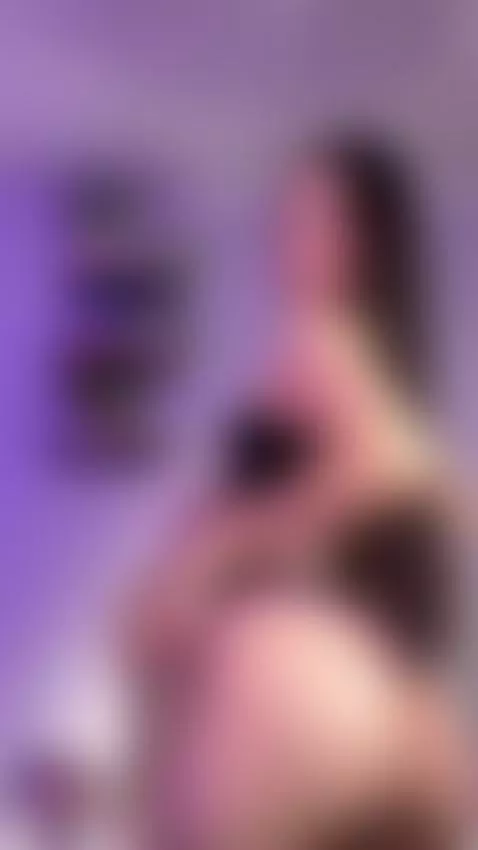 I’m live… come join me by melifluaa