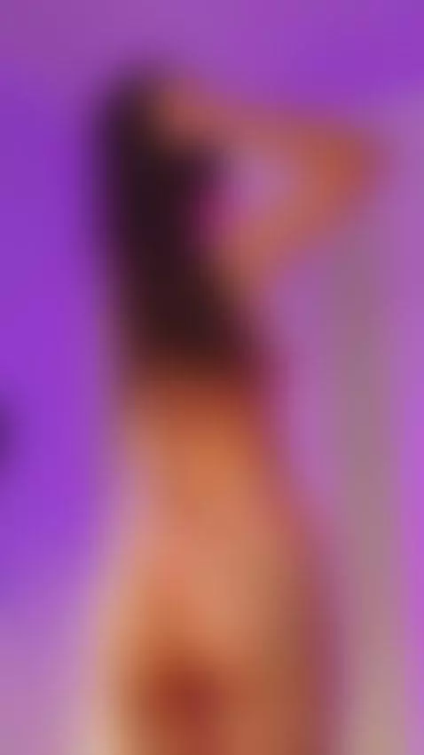 I’m live… come join me by melifluaa