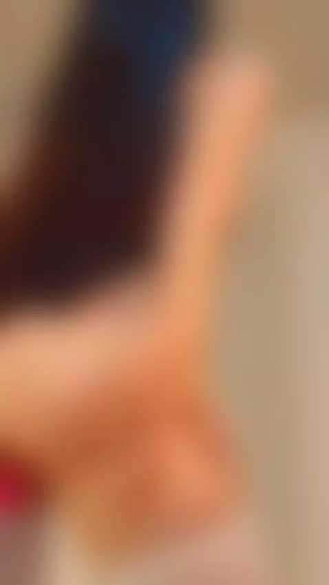 I’m live… come join me by melifluaa