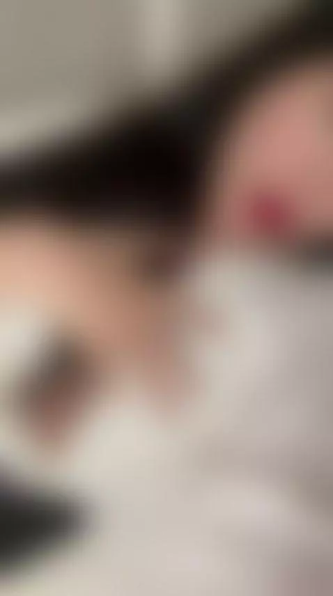 Do you like my smile… or my curves more? 💋 by ariabellets