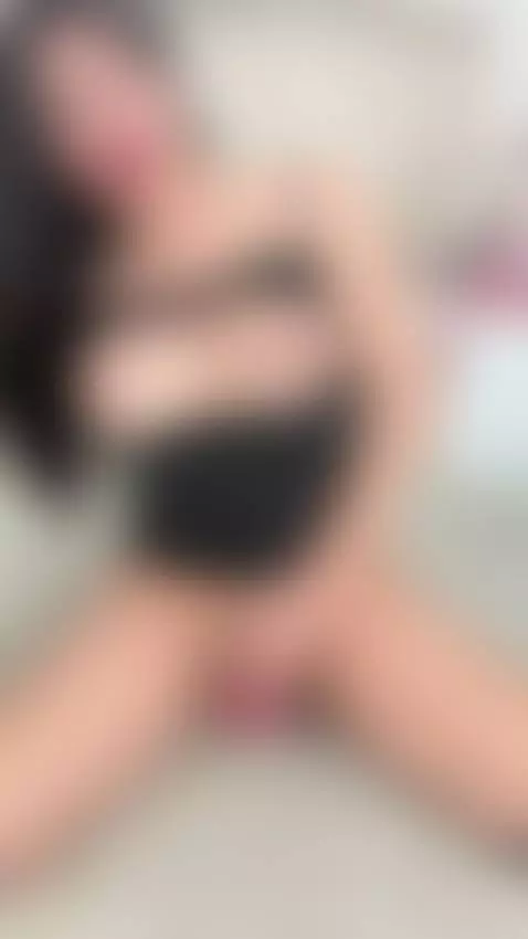 A soft touch, a naughty thought… that’s me 😘 by ariabellets