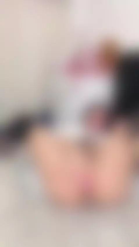 The way you look at me makes me wet… with desire 💋 by ariabellets